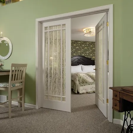 Hawk Valley Retreat & Cottages
