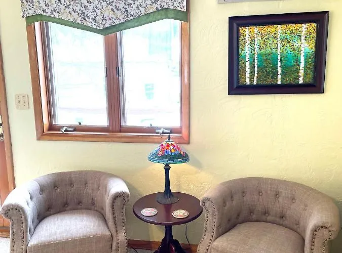 Hawk Valley Retreat & Galena