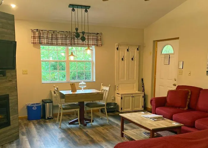 Hawk Valley Retreat & Galena