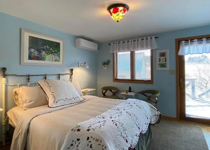 Hawk Valley Retreat & Bed & Breakfast