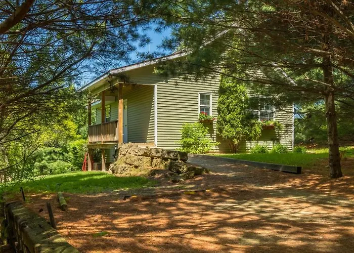 Hawk Valley Retreat & 4*