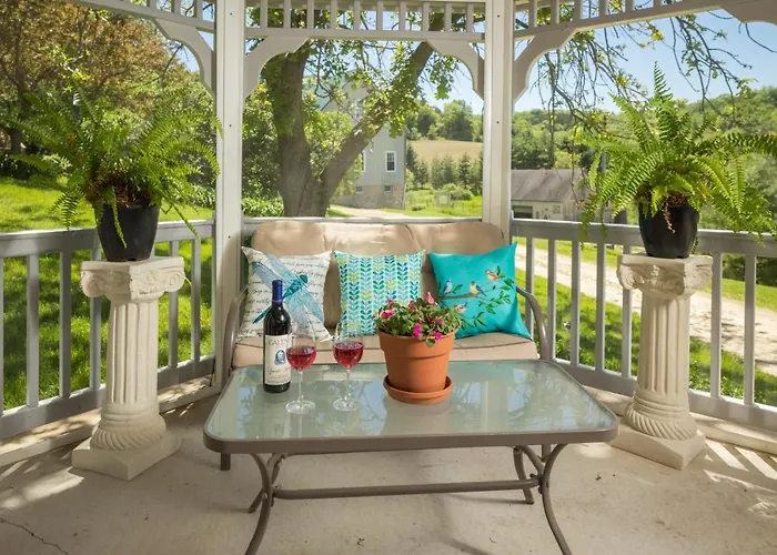 Hawk Valley Retreat & Bed & Breakfast Galena