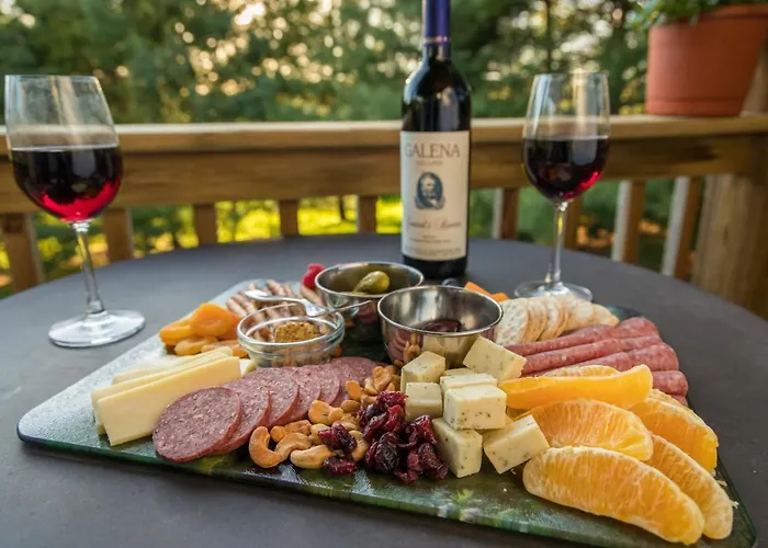 Hawk Valley Retreat & Bed & Breakfast